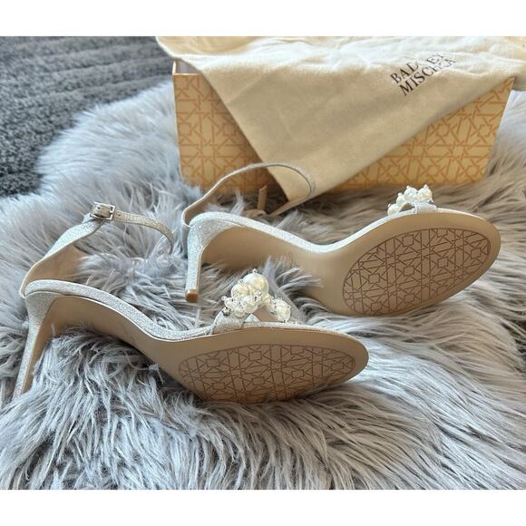 Jewel Badgley Mischka Pearls Silver Glitter Lassie Stiletto Size 8 JW4235 ($119) - Picture 3 of 5